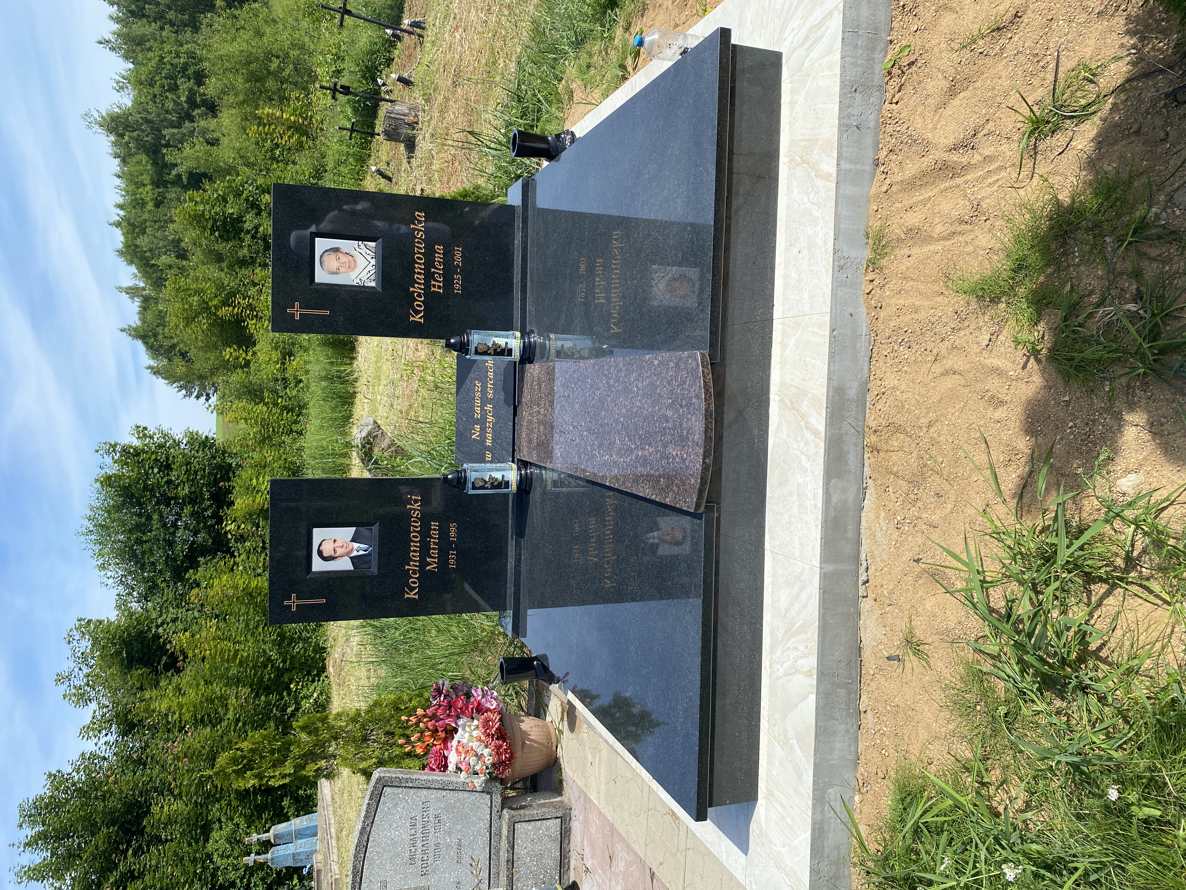 Пример памятника и надгробия из гранита.